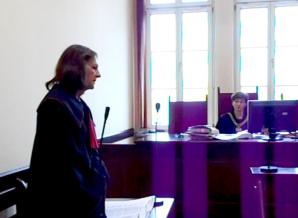 Policyjny kierowca radiowozu Dariusz Góral, który niewiele pamiętał, stał się dla prokuratury kluczowym świadkiem skazania na pół roku robót publicznych pracodawczyni z Kłodzka! Co zrobi sędzia Agnieszka Połyniak?