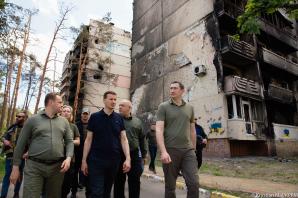 [VIDEO] Premier w obwodzie kijowskim: polskie firmy będą brały udział w odbudowie, ale najpierw trzeba obronić Ukrainę