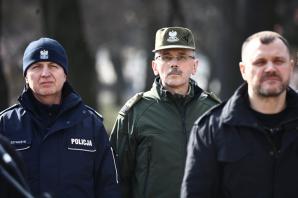 Przekazanie siedmiu pojazdów dla ukraińskiej Policji – wydarzenie z udziałem ministra Mariusza Kamińskiego we Lwowie