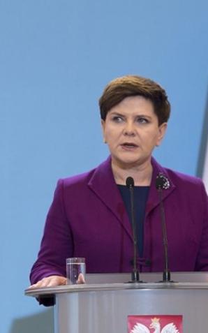 Premier Beata Szydło nie pomogła. Tak jak posłowie PiS. Matka zabitego Roberta Czajkowskiego odesłana przez biegłego sądowego do badań nazistów. Prokuratorzy, którzy mieli być odwołani awansowali!