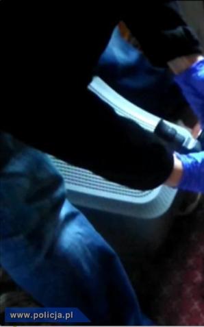 29-latek zwabiał dzieci do swojego mieszkania, rozbierał je, dotykał w miejsca intymne, a także sam obnażał się przed nimi