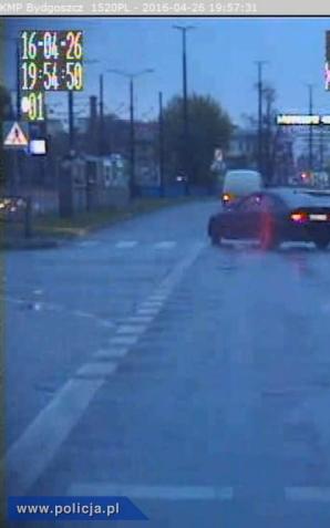 BMW wpadło w poślizg na oczach nieoznakowanego radiowozu