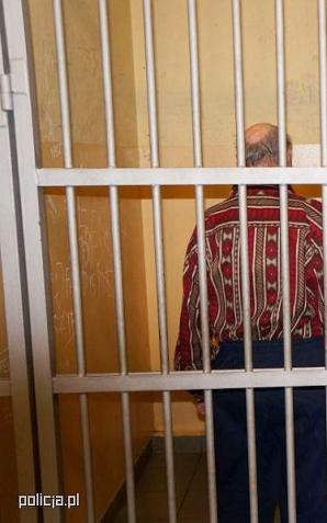 Brutalnie skatowali psa, później wrzucili go do reklamówki!