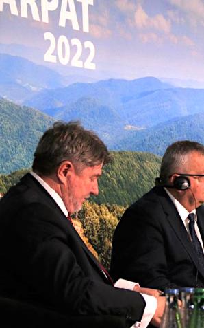 XXXIII konferencja Europa Karpat po raz kolejny zgromadziła polityków, naukowców i samorządowców z krajów regionu karpackiego: Polski, Ukrainy, Słowacji, Czech, Litwy, Węgier, Rumunii, Mołdawii, a także przedstawicieli Wielkiej Brytanii oraz USA