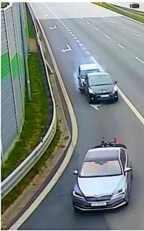 [VIDEO] Fiat panda i nietypowe manewry – co wydarzyło się na A1 przy MOP Stobiecko?