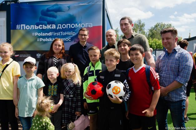 [VIDEO] Premier w obwodzie kijowskim: polskie firmy będą brały udział w odbudowie, ale najpierw trzeba obronić Ukrainę