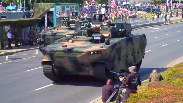 [VIDEO] Polska armia zaczyna wymianę bojowych wozów piechoty. We wrześniu ruszą szkolenia żołnierzy z manewrowania Borsukami